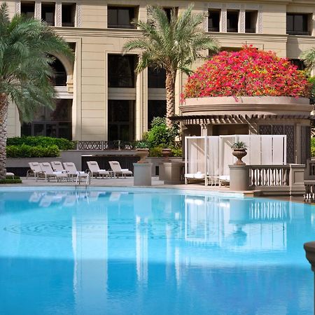 Palazzo Versace Dubai Ngoại thất bức ảnh The swimming pool at The Westin