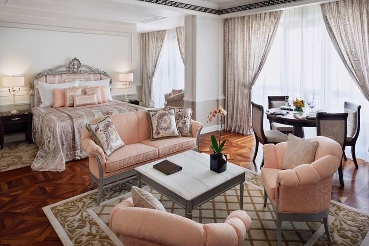 Palazzo Versace Dubai Ngoại thất bức ảnh A suite at the Taj Mahal Palace