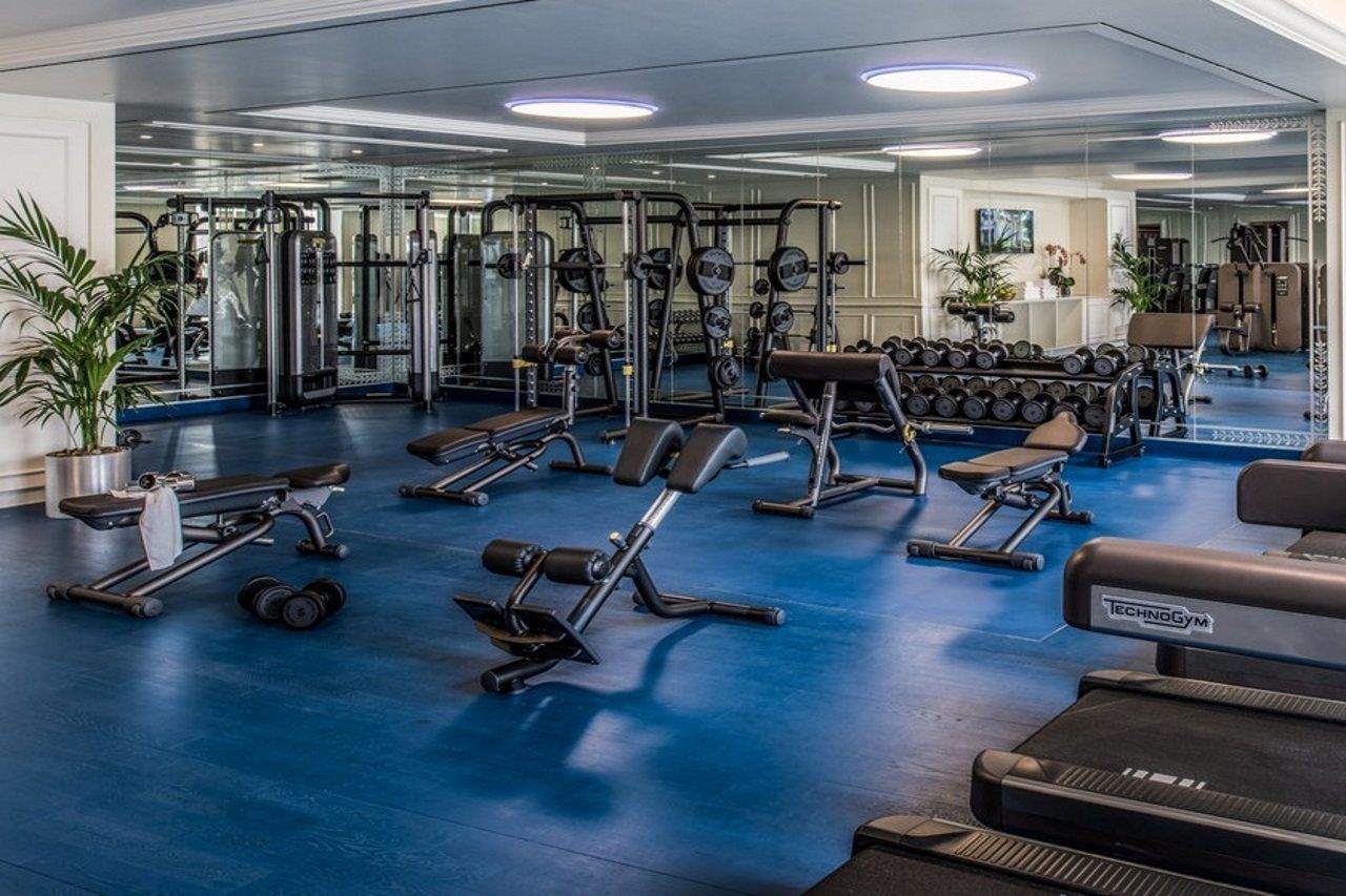 Palazzo Versace Dubai Ngoại thất bức ảnh The gym at the hotel