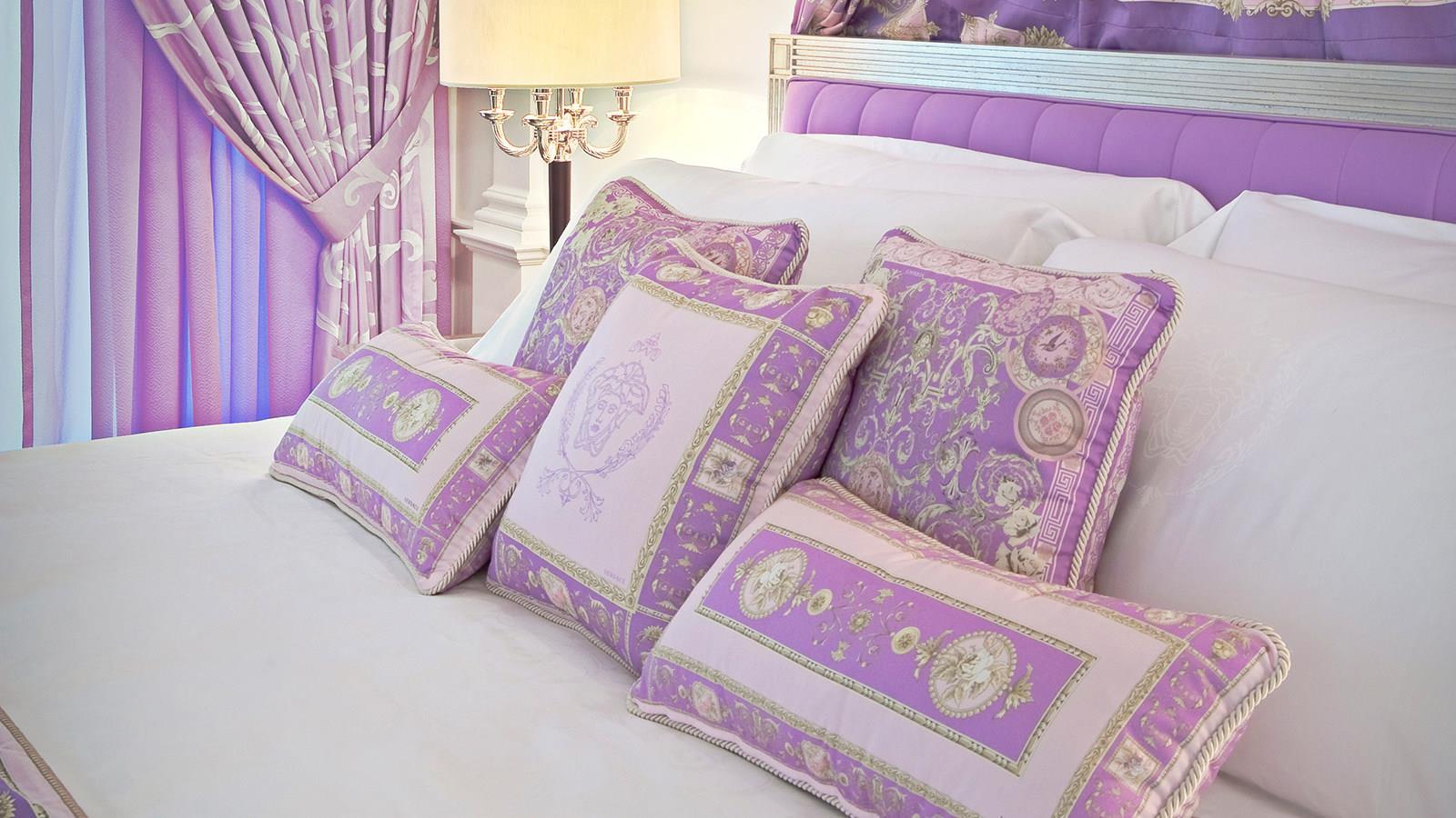Palazzo Versace Dubai Ngoại thất bức ảnh Pillows