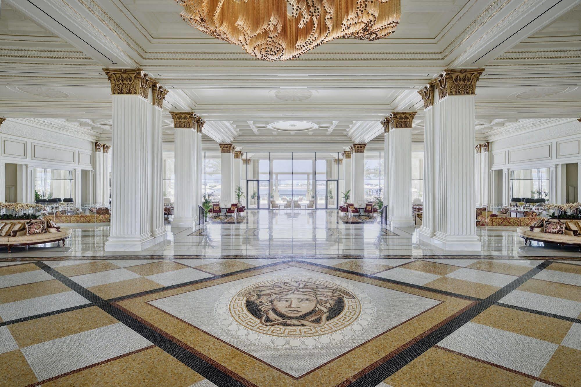 Palazzo Versace Dubai Ngoại thất bức ảnh The lobby of the Four Seasons Hotel